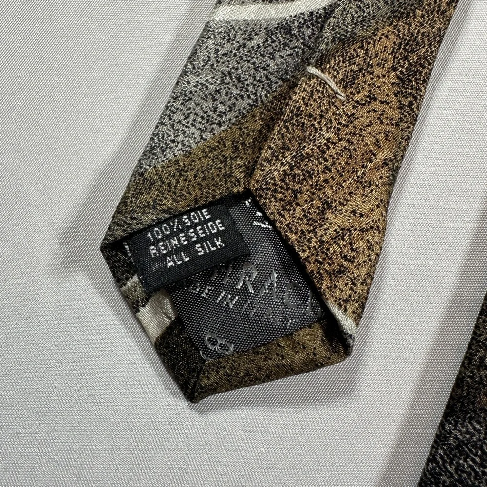 Men’s Italian Silk Bachrach Necktie​ - Picture 5 of 6